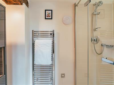 Master Shower Room (South Barn)